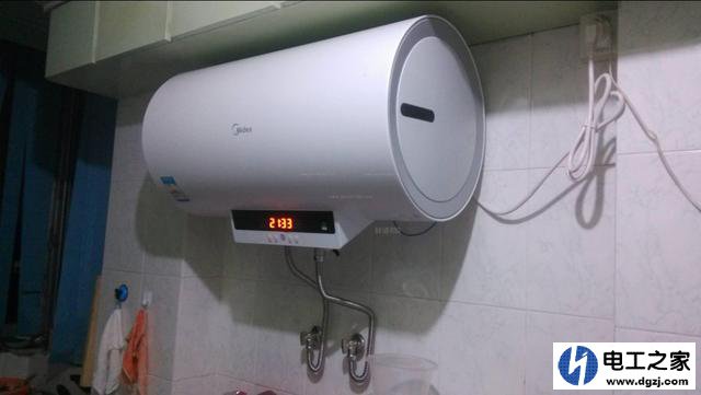 把热水器插座前接出一个开关洗澡时关闭合理吗